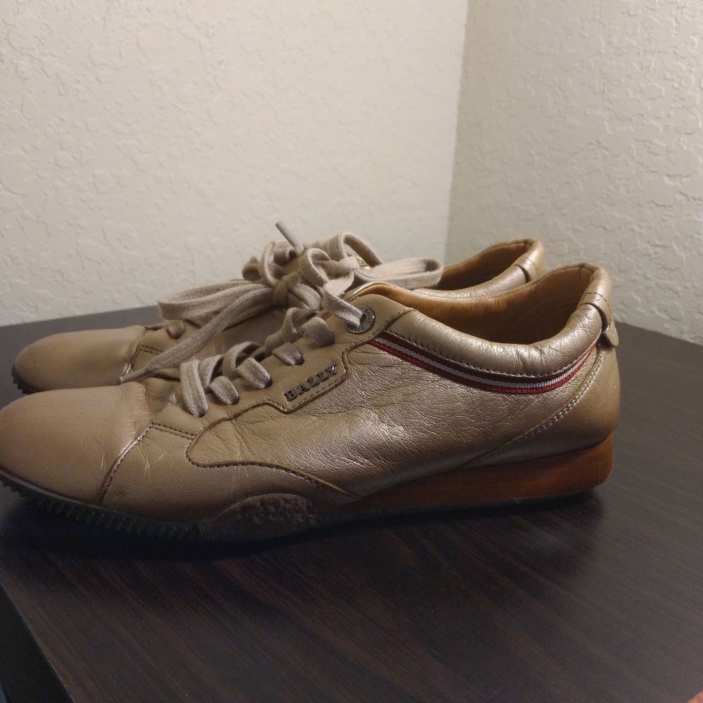Shoe